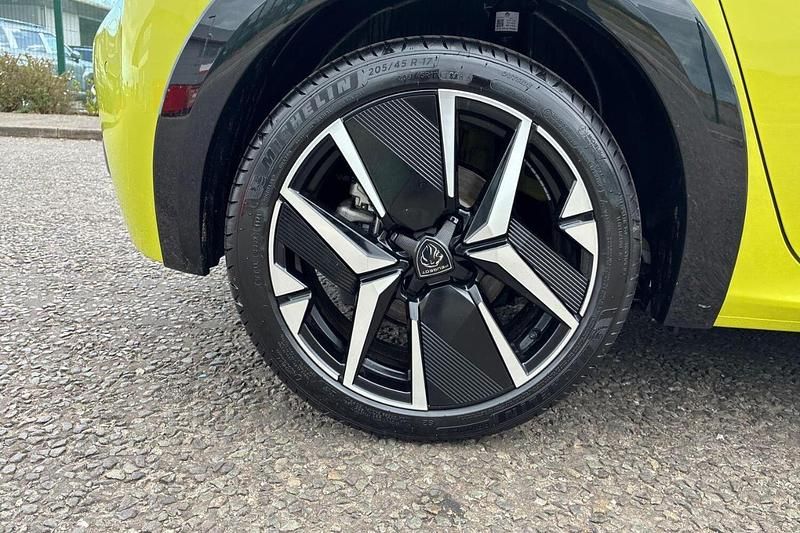 Nouvelle Peugeot e-208 GT 113 kW (154 ch) 2026 Jaune Citadine