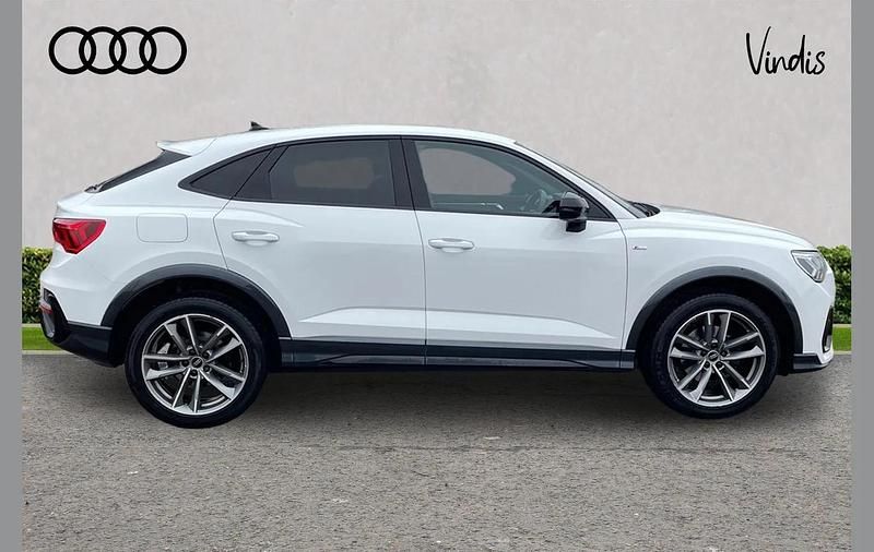 Second-hand Audi Q3 Black Edition 150 CP (110 kW) 2023 Alb SUV