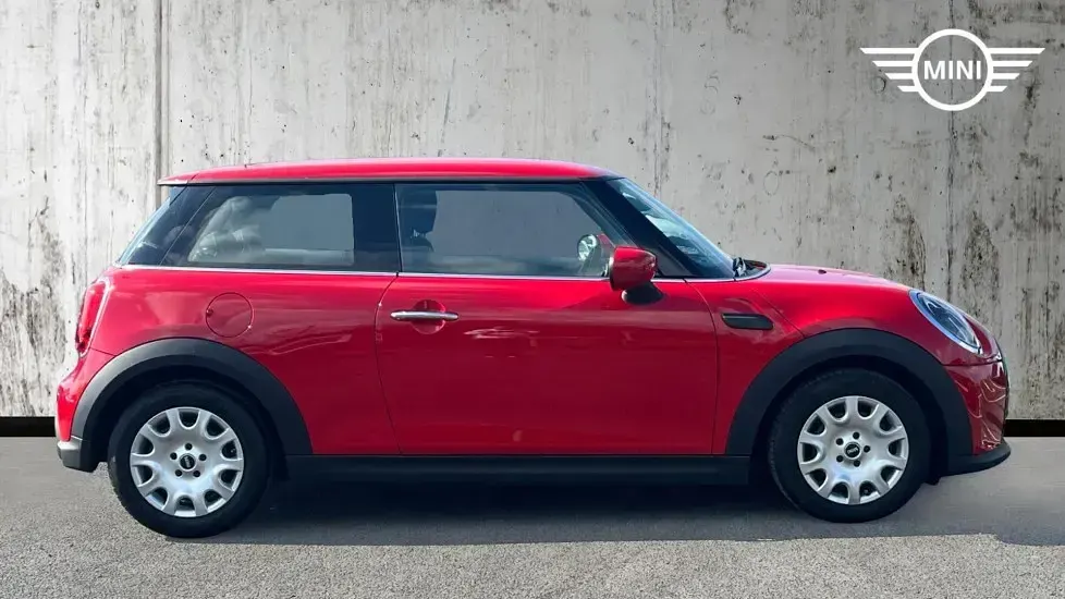 Usado Mini ONE Classic 101 CV (74 kW) 2022 Rojo Utilitario