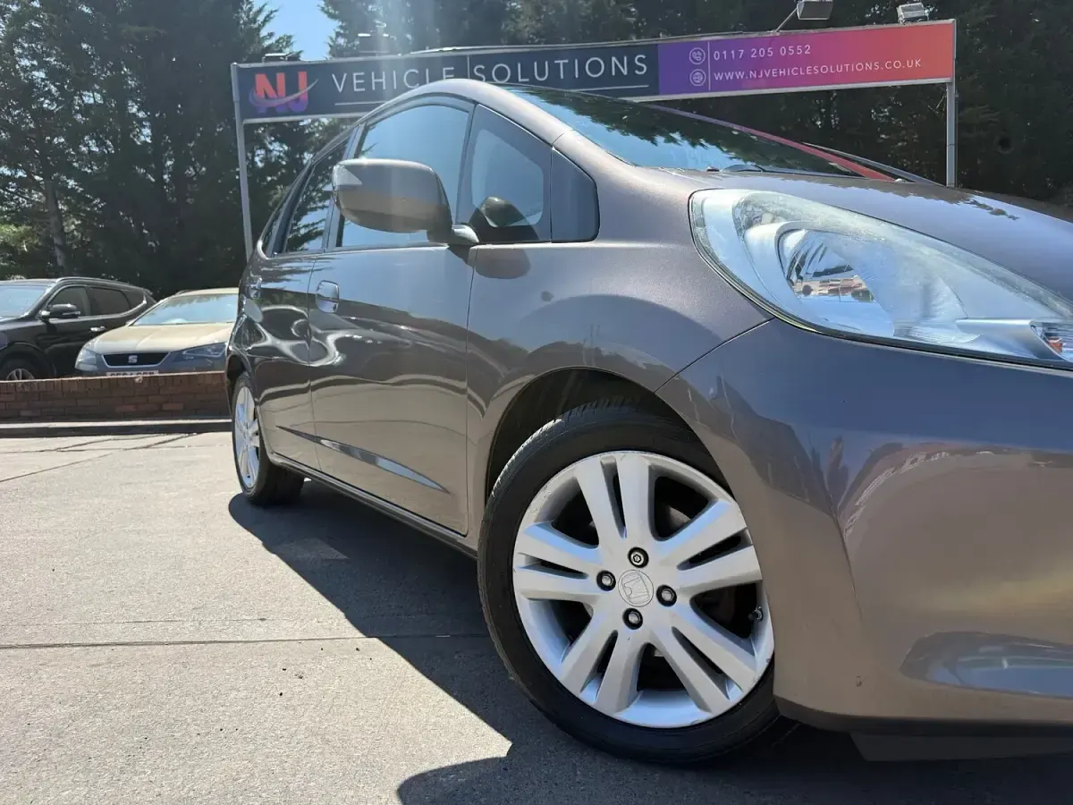 Used Honda Jazz ES 2015 Brown Hatchback