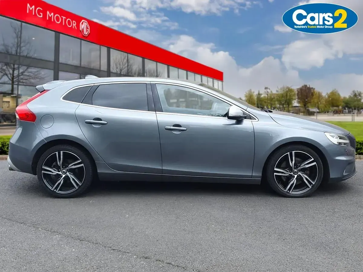 Used Volvo V40 R-Design Pro 190 HP (139 kW) 2016 Grey Hatchback