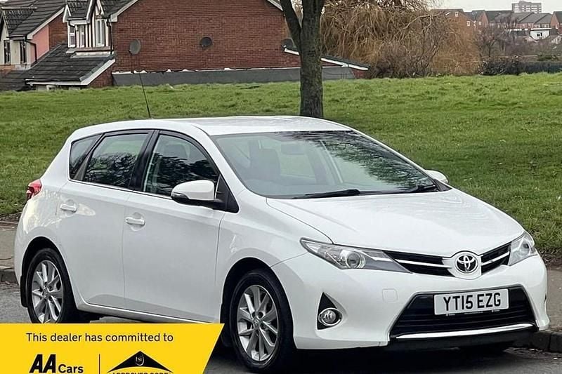 Used 2015 Toyota Auris | £5,495 (Good price) - Image 1/1