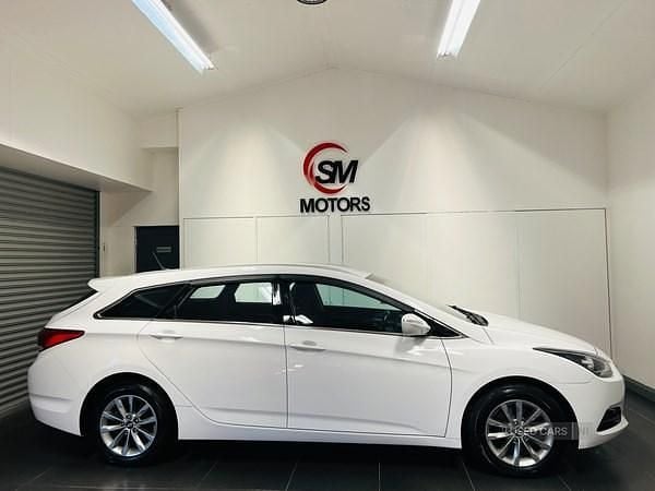 Used Hyundai i40 115 HP (84 kW) 2015 White Estate