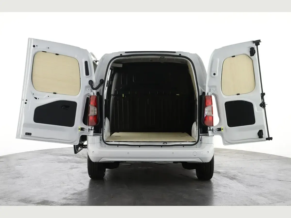 New Citroën Berlingo 130 HP (95 kW) 2026 White MPV