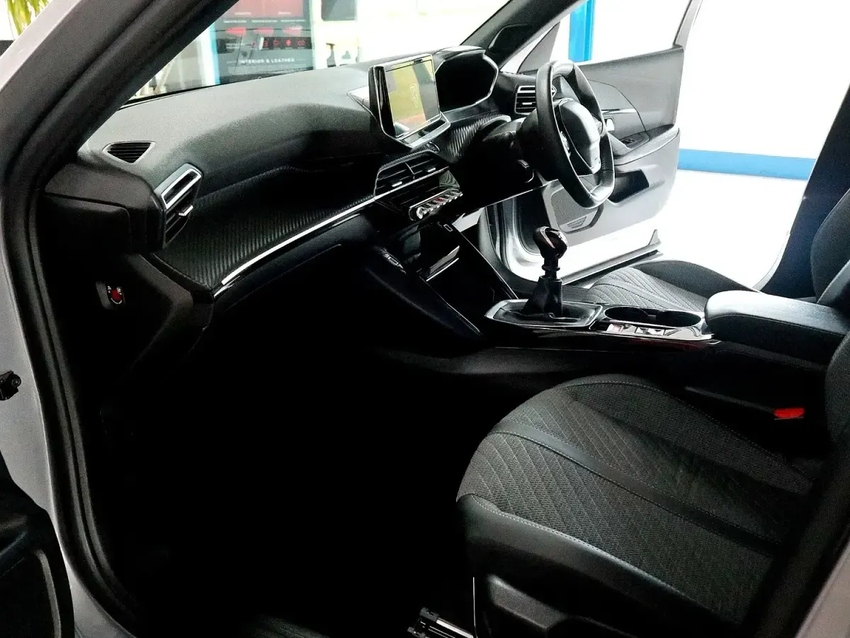 Used Peugeot 2008 Allure 100 HP (73 kW) 2025 Grey SUV