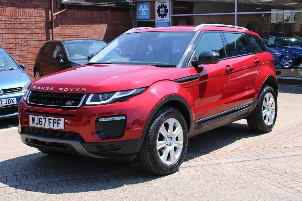 Used Land Rover Range Rover evoque SE 150 HP (110 kW) 2017 Red SUV