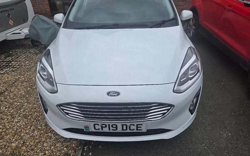 Used Ford Fiesta Zetec 101 HP (74 kW) 2019 White Hatchback