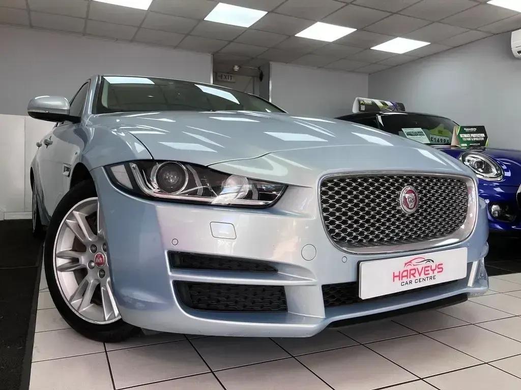 Used Jaguar XE Prestige 200 HP (147 kW) 2015 Silver Sedan
