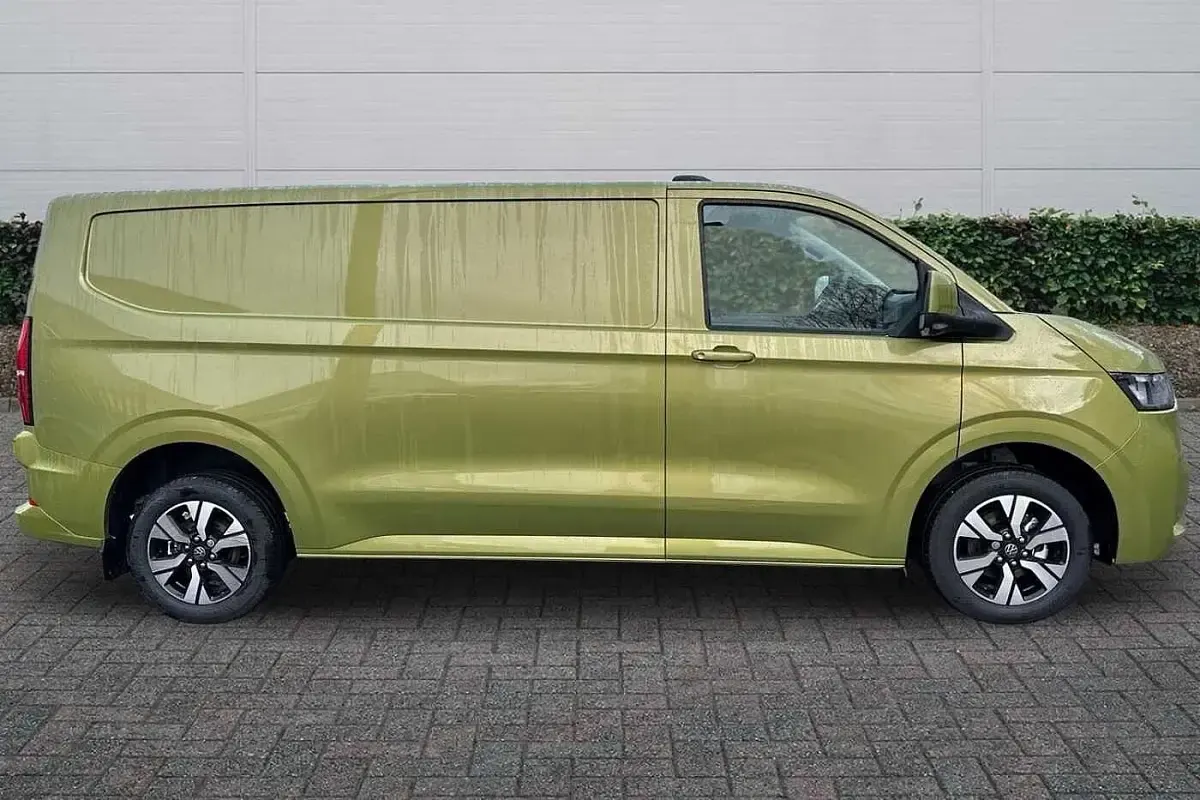 Nuevo VW Transporter Pro 2025 Verde Van