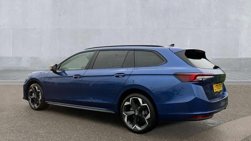 Used Skoda Superb SportLine 204 HP (150 kW) 2025 Cobalt blue metallic Estate