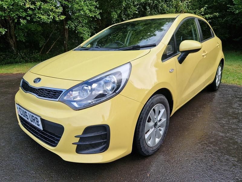 Yellow Used 2016 Kia Rio 2 Hatchback | £4,995 (Fair price) - Image 1/4