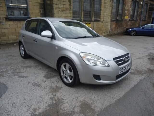 Silver Used 2008 Kia Ceed 2 Hatchback | £1,495 (Fair price) - Image 1/4