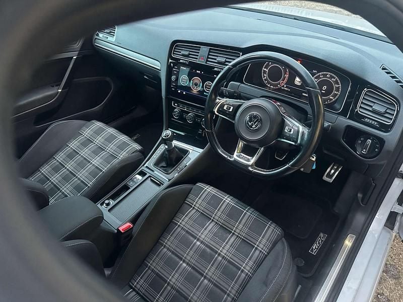 Used VW Golf VII GTD 184 HP (135 kW) 2017 Silver Hatchback