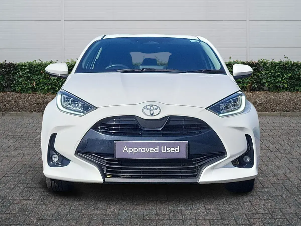 Used Toyota Yaris Design 116 HP (85 kW) 2024 White Hatchback