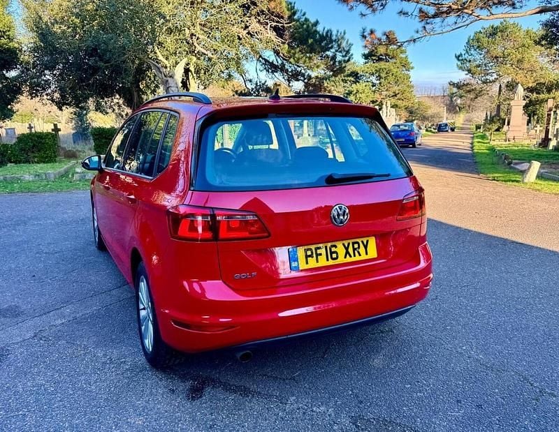 Used VW Golf Sportsvan SE 110 HP (80 kW) 2016 Red MPV