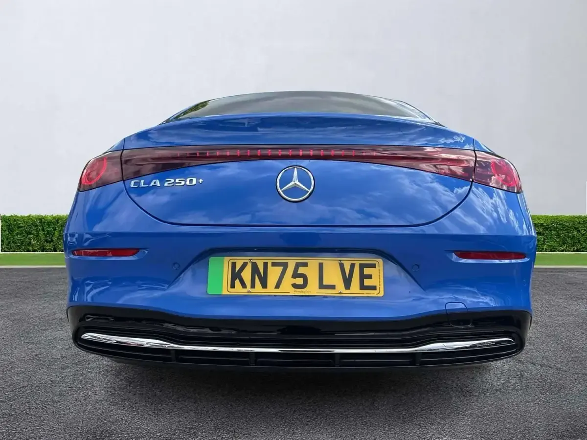 Usado Mercedes CLA 250+ 200 kW (272 HP) 2025 Azul Sedan