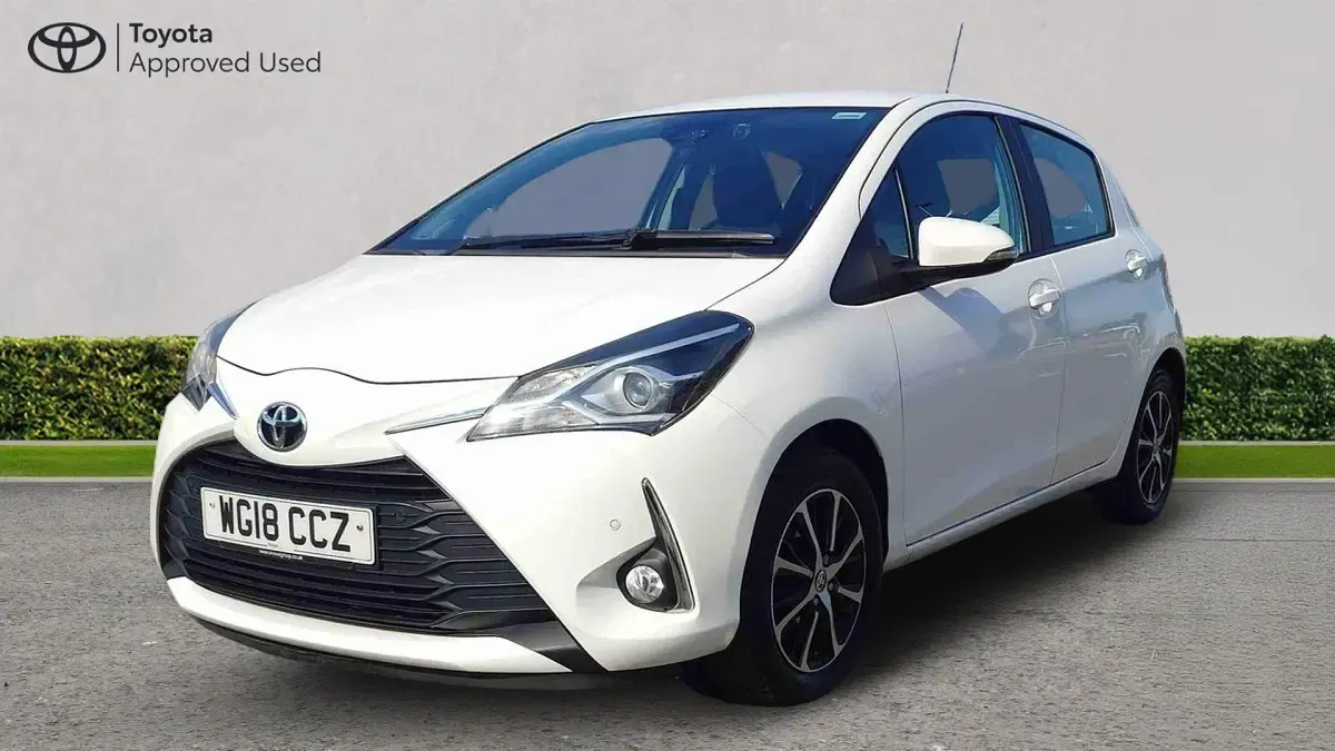 Used Toyota Yaris 111 HP (81 kW) 2018 Pure white Hatchback