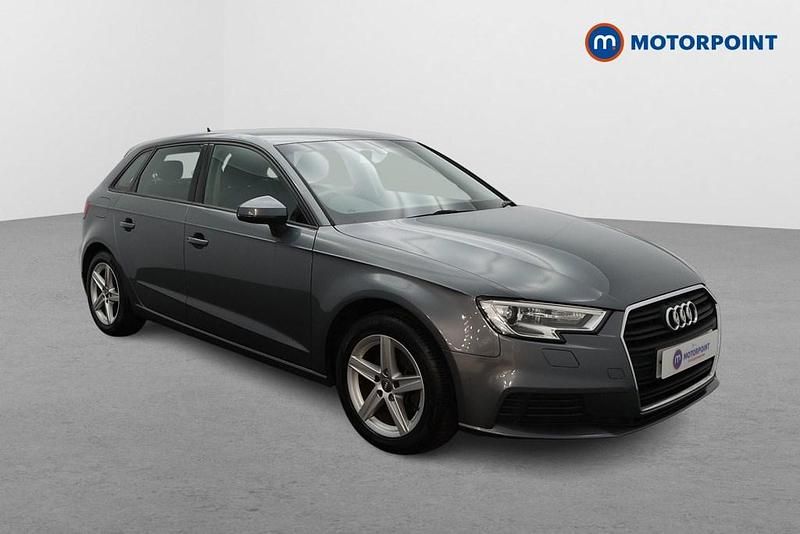 Begagnad Audi A3 2018 Grå Sedan