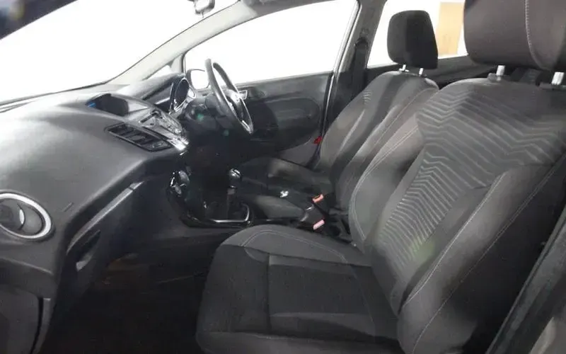 Used Ford Fiesta Zetec 101 HP (74 kW) 2015 Silver Hatchback
