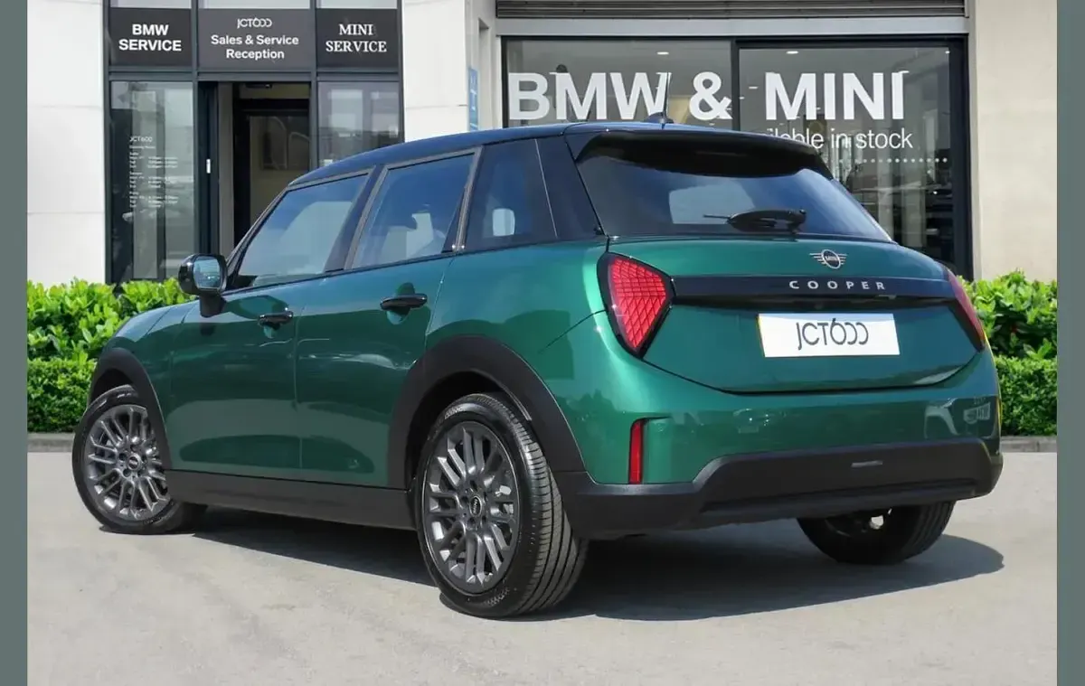 Used Mini Cooper Exclusive 113 kW (154 HP) 2025 Green Hatchback