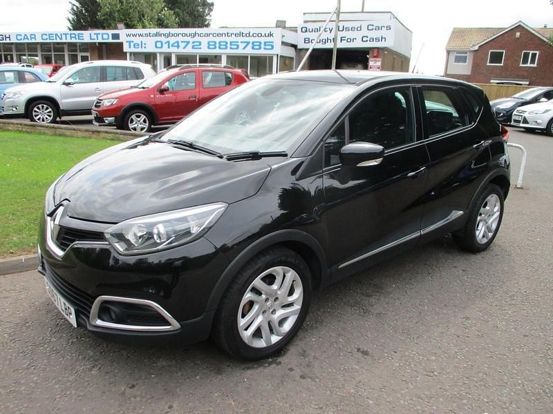 Black Used 2017 Renault Captur Dynamique SUV | £7,995 (A bit pricey) - Image 1/4
