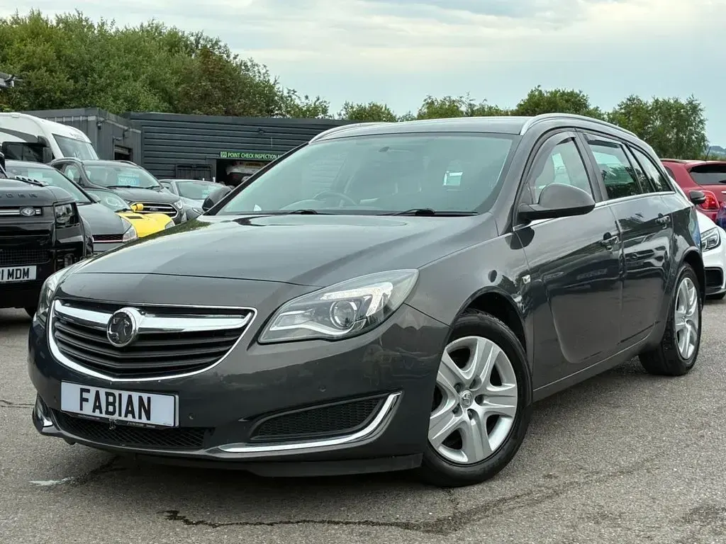 Used Vauxhall Insignia Design Edition 136 HP (100 kW) 2016 Grey Estate