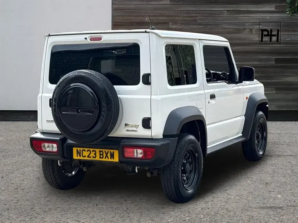 Used Suzuki Jimny 101 HP (74 kW) 2023 White SUV