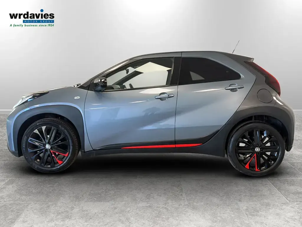 Used Toyota Aygo X 72 HP (52 kW) 2023 Grey SUV