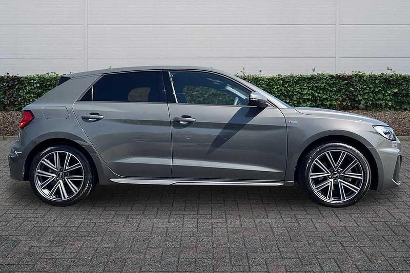 Usado Audi A1 S-Line 150 HP (110 kW) 2024 Cinzento SUV