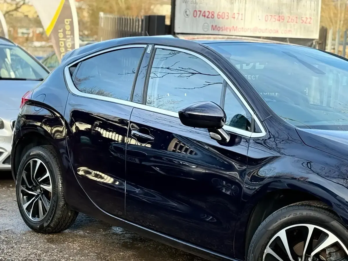Used DS Automobiles DS4 Elegance 2017 Blue Hatchback