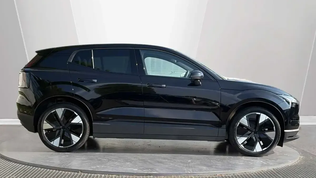 Used Volvo EX30 Ultra 200 kW (272 HP) 2025 Metallic  onyx black SUV