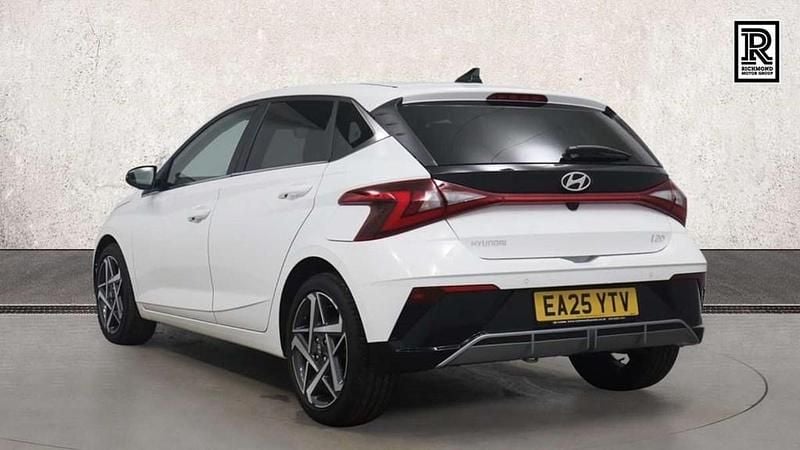 Used Hyundai i20 Premium 101 HP (74 kW) 2025 White Hatchback