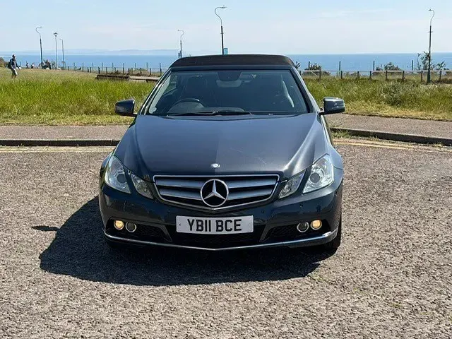 Gebraucht Mercedes E220 SE 2011 Grau Cabrio
