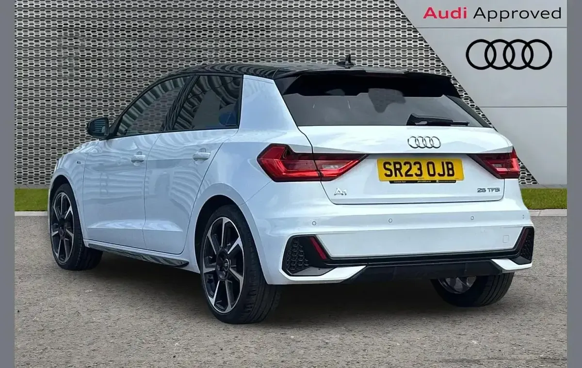 Used Audi A1 Black Edition 94 HP (69 kW) 2023 White SUV