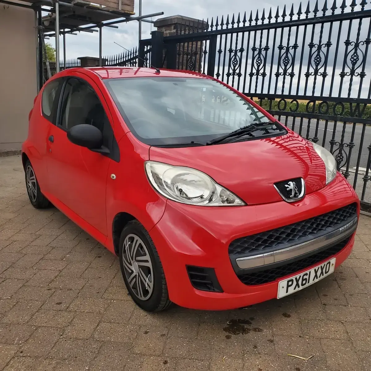 Used Peugeot 107 68 HP (50 kW) 2011 Red Hatchback
