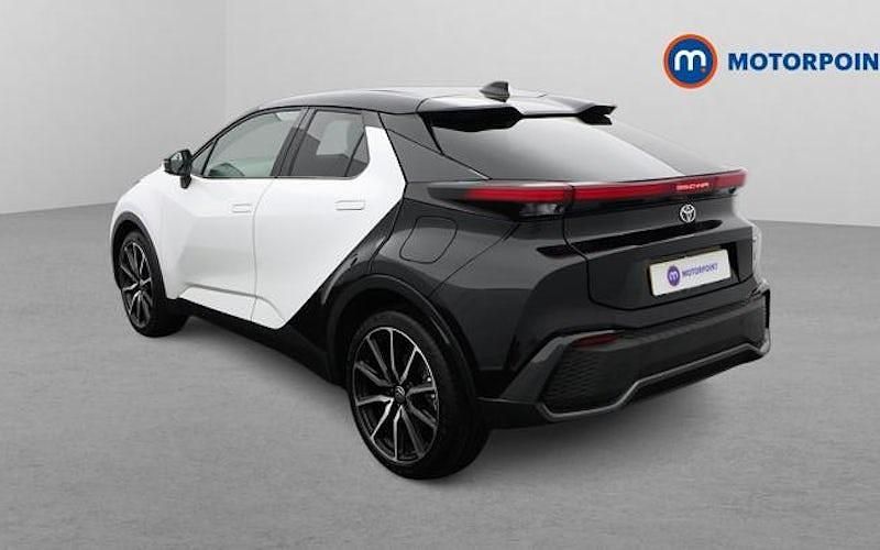 Used Toyota C-HR Sport 223 HP (164 kW) 2025 White SUV