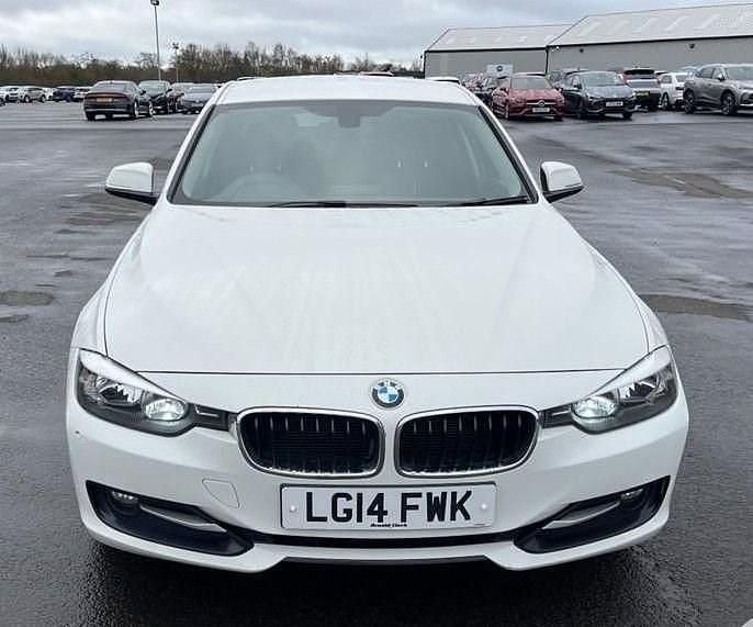Used BMW 318 Sport Line 2014 White Sedan