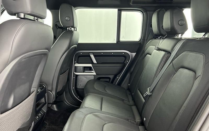 Used Land Rover Defender SE Dynamic 300 HP (220 kW) 2023 SUV