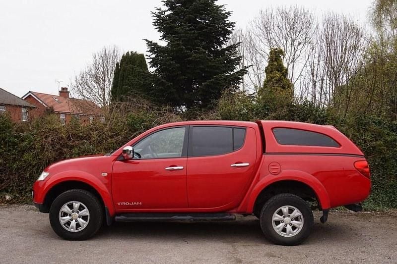 Used Mitsubishi L200 175 HP (128 kW) 2013 Red Pickup