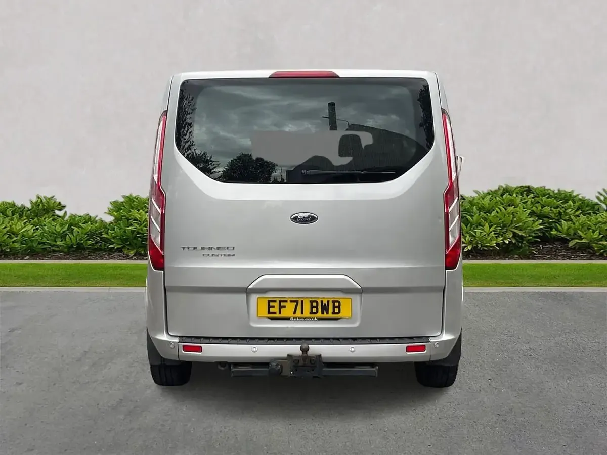 Used Ford Tourneo Titanium 130 HP (95 kW) 2022 Silver MPV