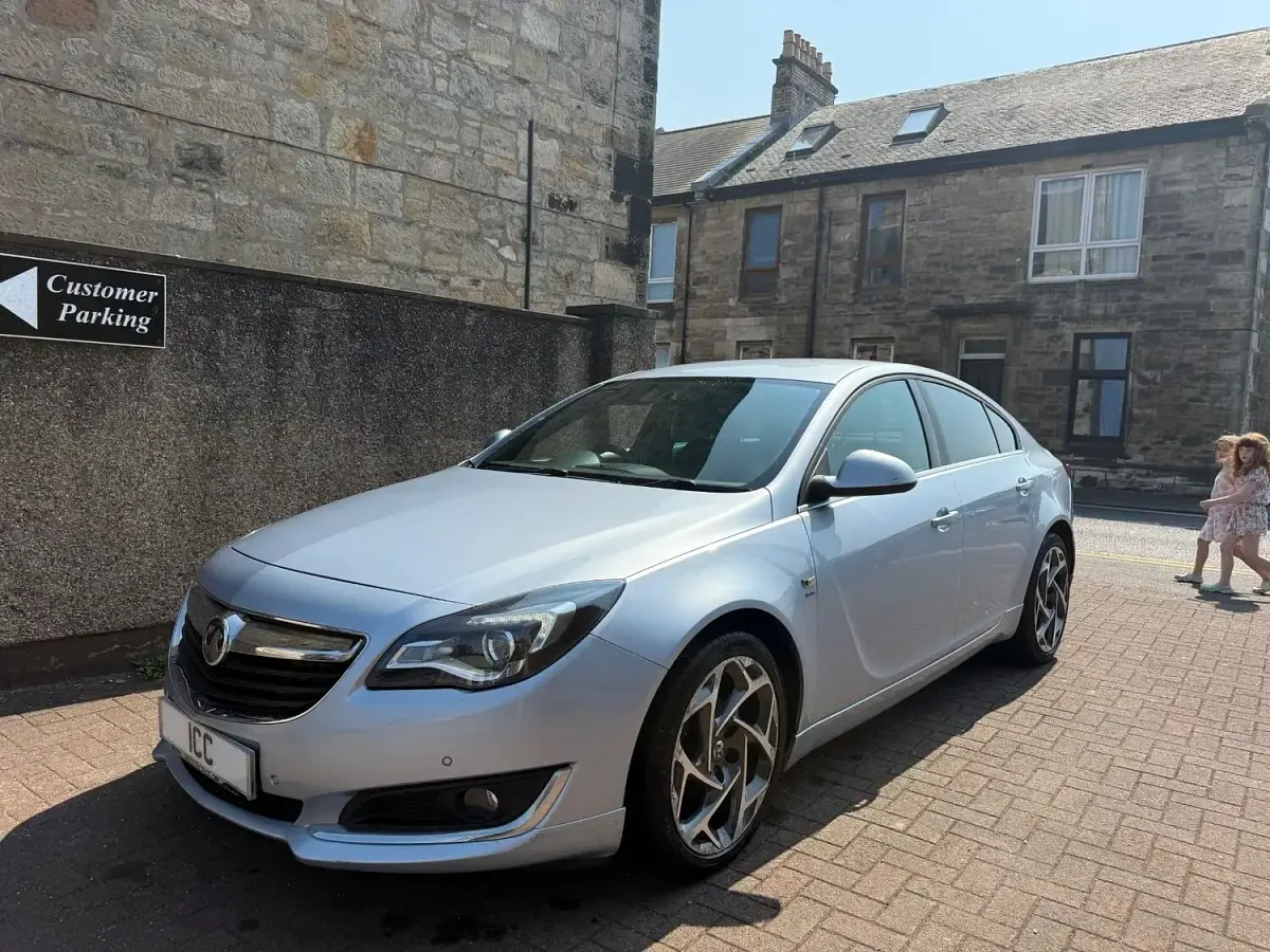 Used Vauxhall Insignia SRi 140 HP (102 kW) 2015 Silver Hatchback