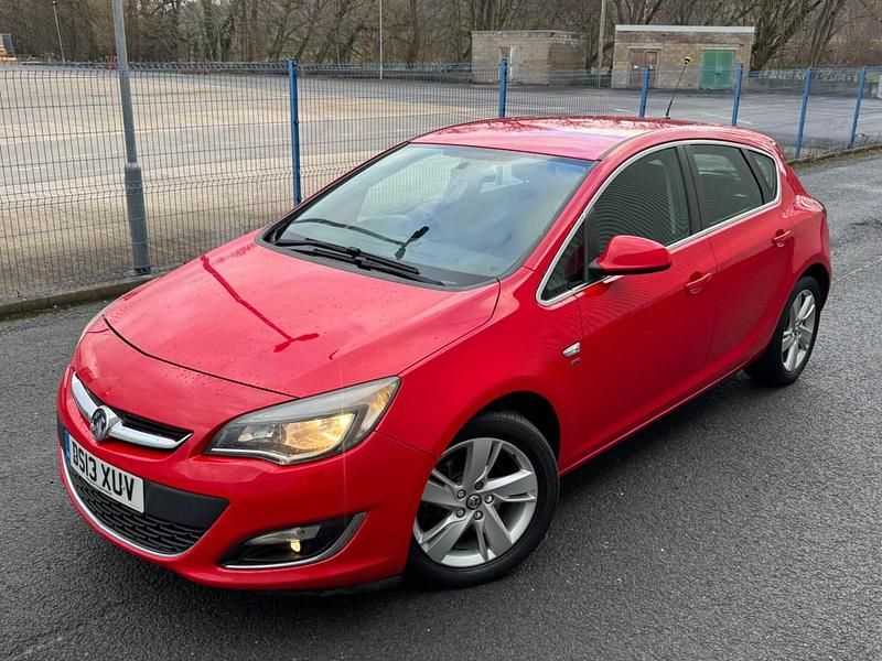 Used Vauxhall Astra SRi 165 HP (121 kW) 2013 Red Hatchback