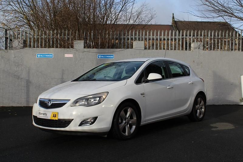Used Vauxhall Astra SRi 2011 White Hatchback