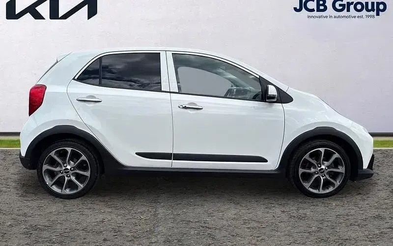 Used Kia Picanto X-Line 67 HP (49 kW) 2023 White Hatchback