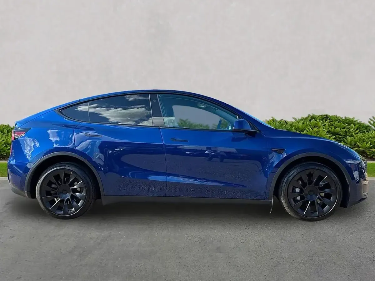 Used Tesla Model Y Long Range AWD 378 kW (514 HP) 2022 Blue SUV