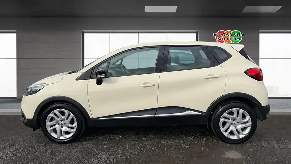 Used Renault Captur Dynamique 90 HP (66 kW) 2016 White SUV
