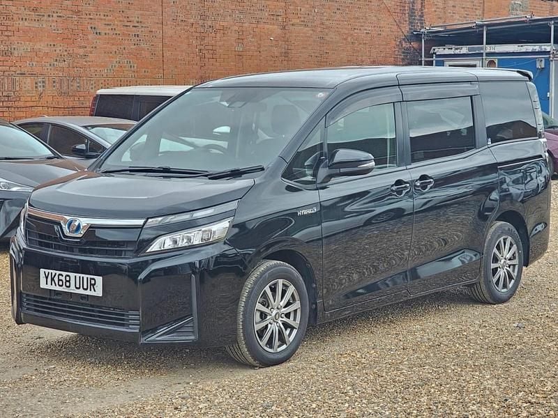 Usado Toyota Noah 2026 Negro Monovolumen