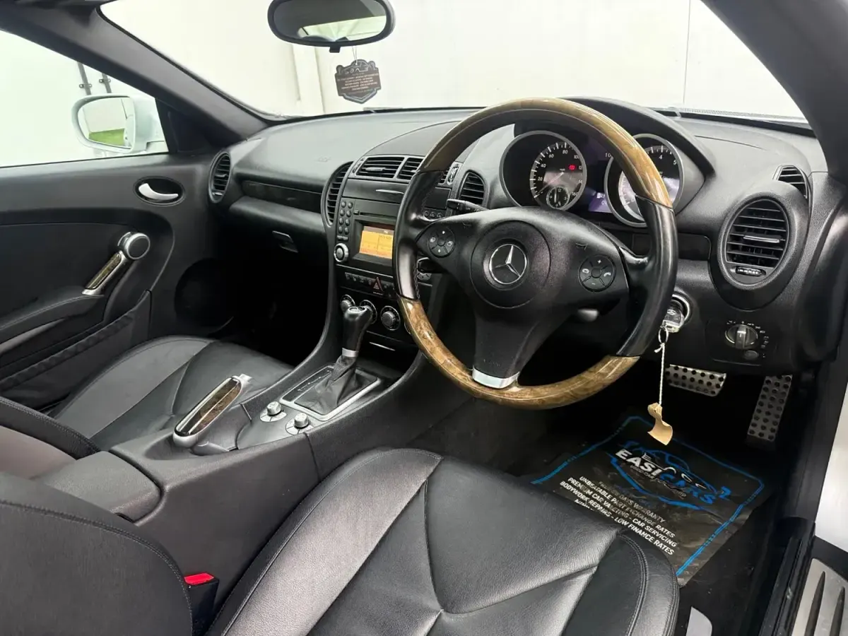 Used Mercedes SLK200 184 HP (135 kW) 2011 Silver Cabriolet
