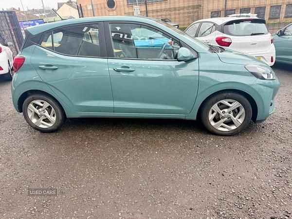 Used Hyundai i10 SE 67 HP (49 kW) 2023 Green Hatchback