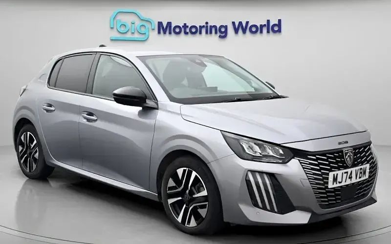 Used Peugeot 208 Allure 101 HP (74 kW) 2024 Hatchback